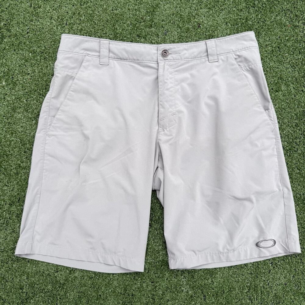Oakley Men's Golf Shorts Size 34 Light Khaki Grey Stretch Performance Casual